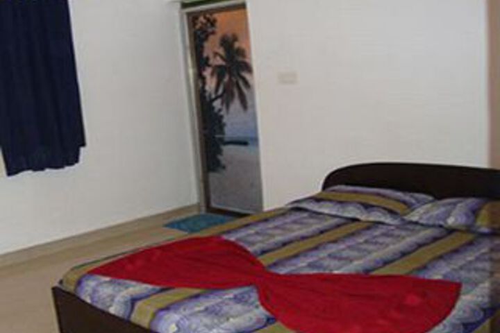 Room 5 of 8
