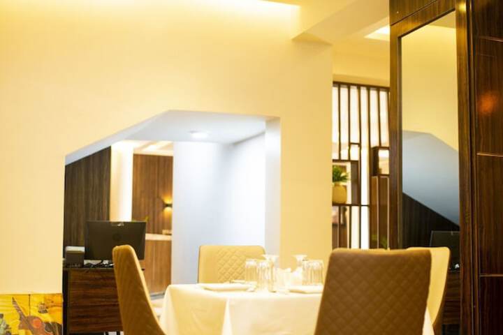 Dining 34 of 62