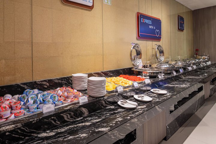 Breakfast/Coffee Service 80 of 105
