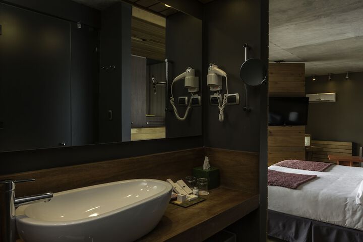 Room 27 of 67