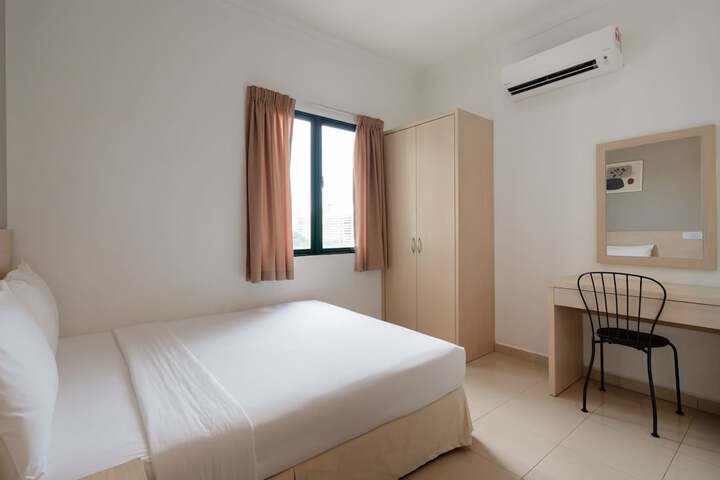 Room 12 of 74