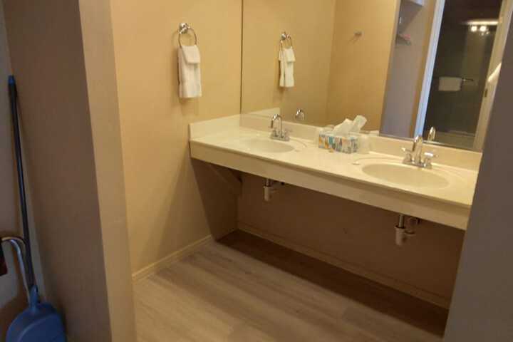 Room 5 of 6
