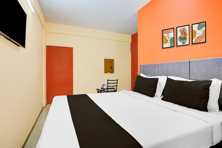 Room 12 of 32
