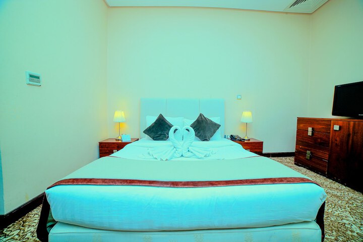 Room 17 of 32