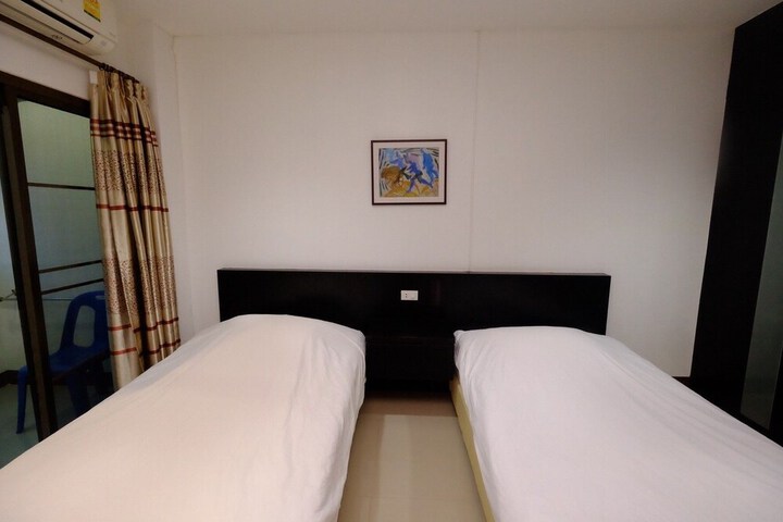 Room 11 of 34