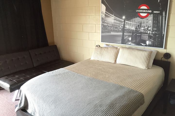 Room 4 of 23