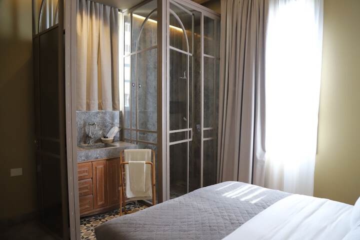 Room 42 of 77