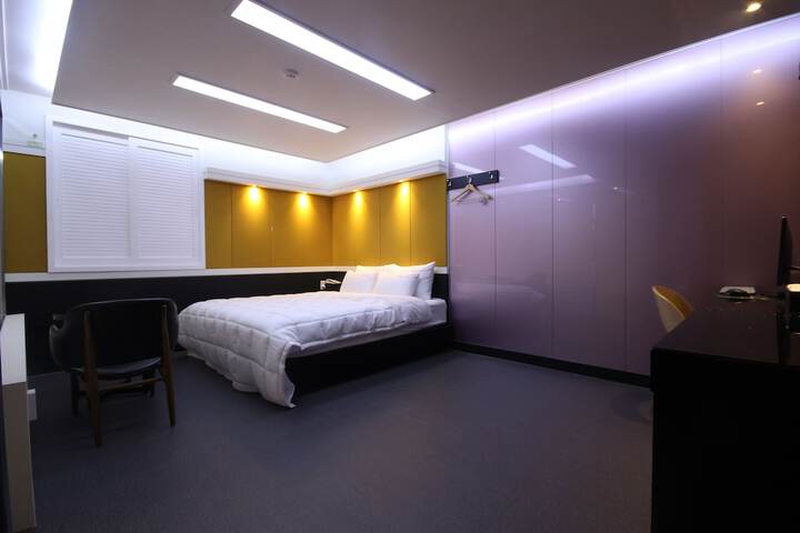 Room 9 of 36
