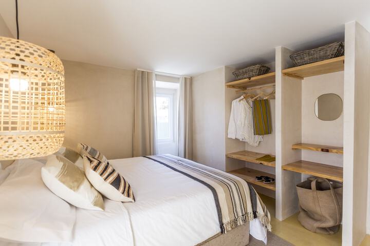 Room 2 of 118