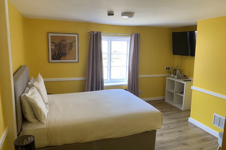 Room 6 of 13