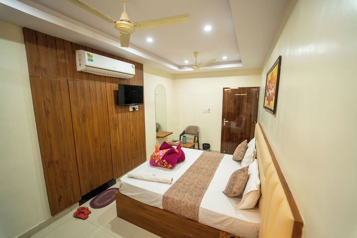 Room 8 of 48