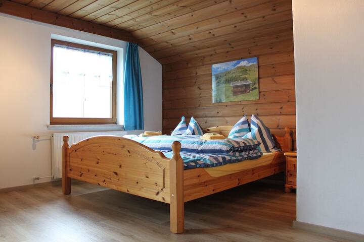 Room 2 of 26