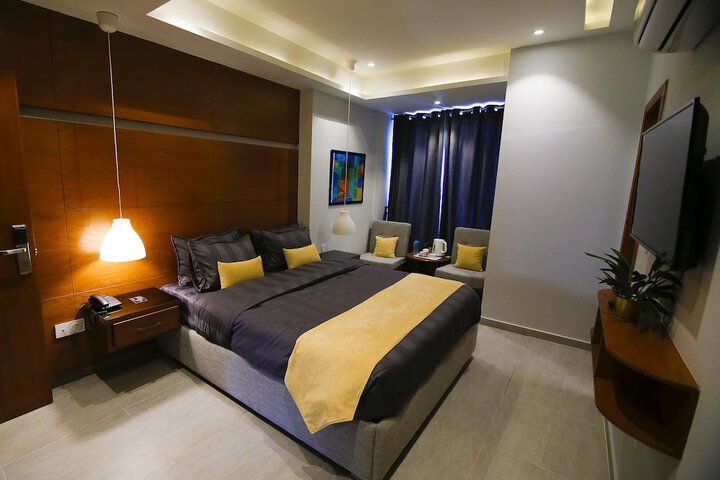 Room 8 of 13