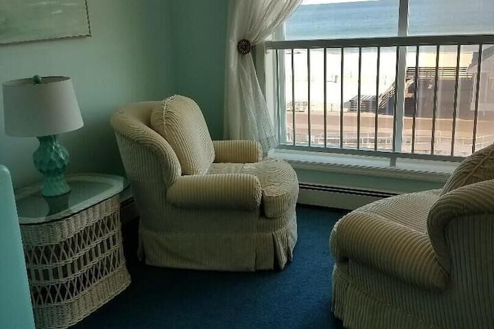 Room 22 of 28