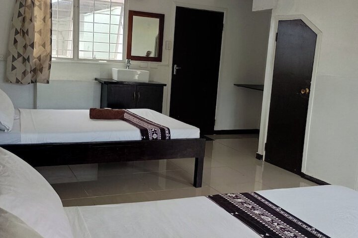 Room 7 of 9