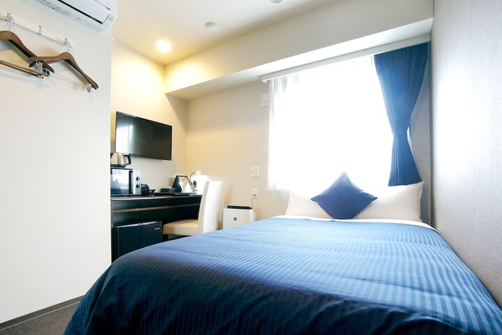 Room 5 of 18