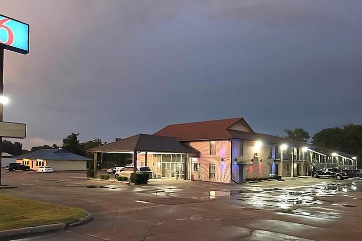 Motel 6 New Boston, TX