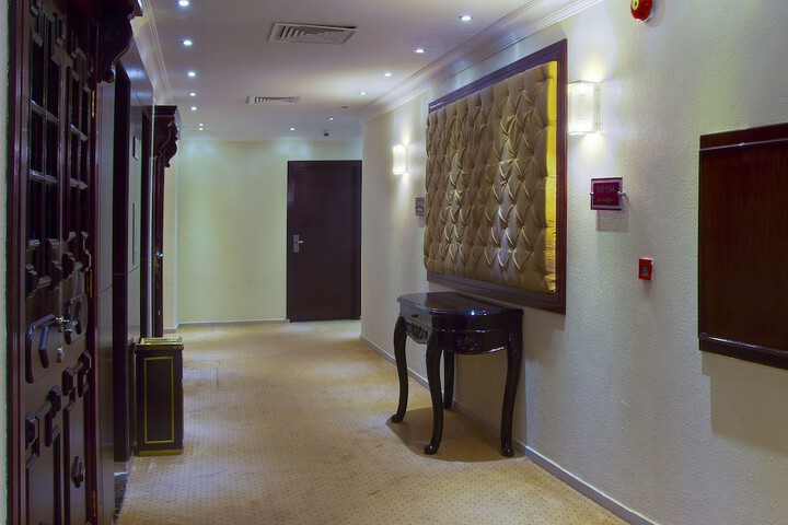 Ballroom/Hall 28 of 34