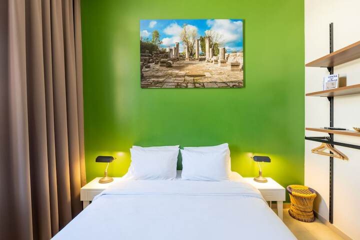 Room 20 of 80