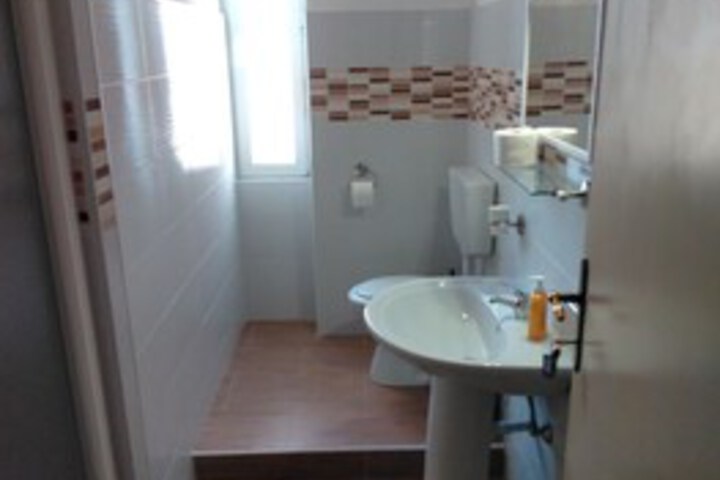 Room 8 of 48