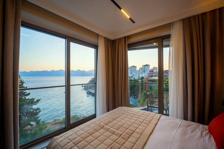 Room 2 of 31