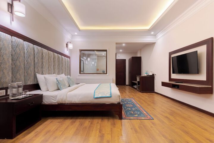 Room 10 of 29