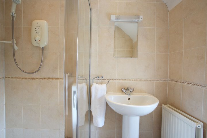 Room 16 of 28
