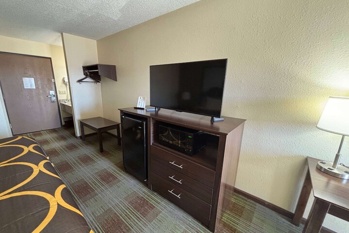 Room 4 of 17