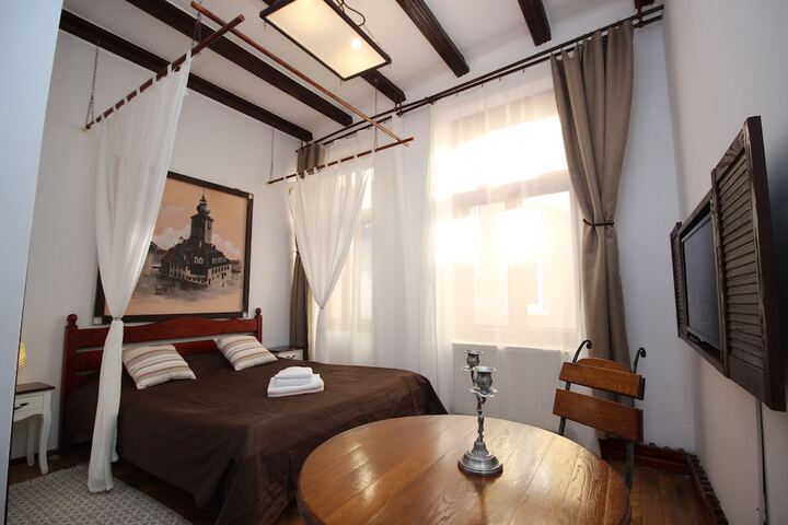 Room 6 of 42