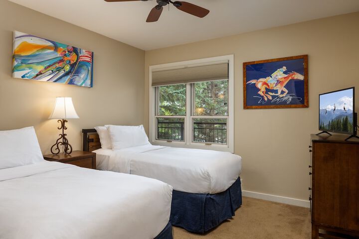Room 35 of 176