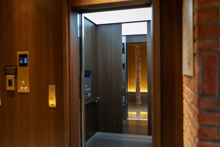 Entrance & Lobby