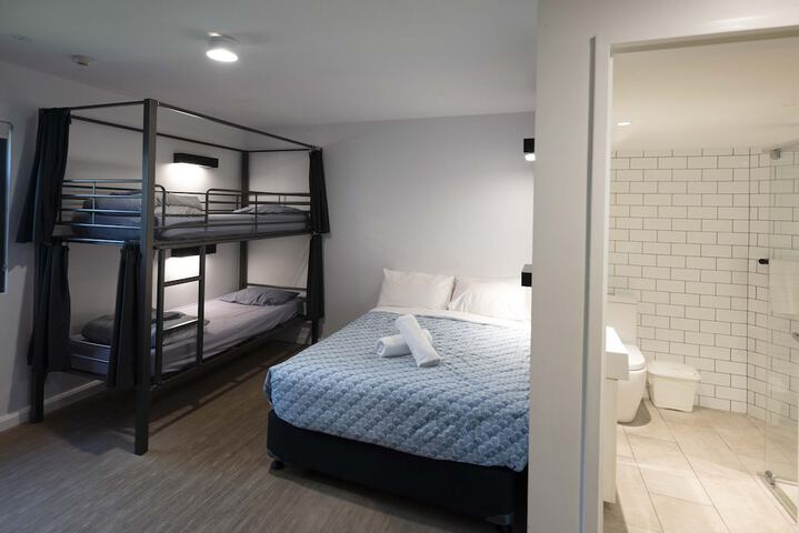 Room 5 of 63