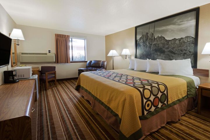 Room 8 of 34
