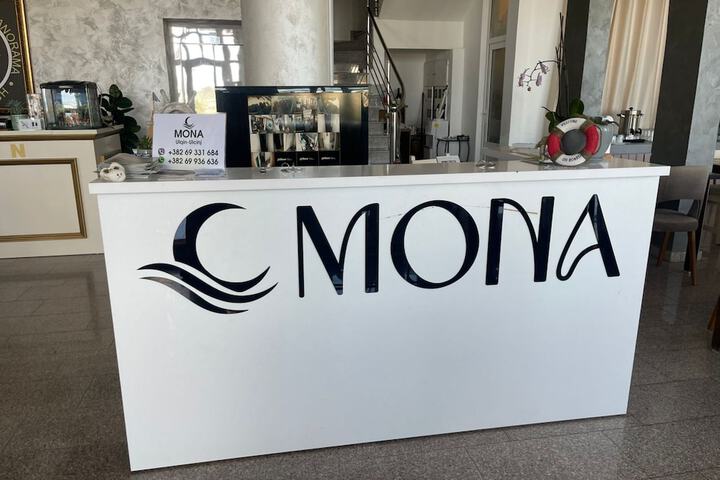 Hotel Mona
