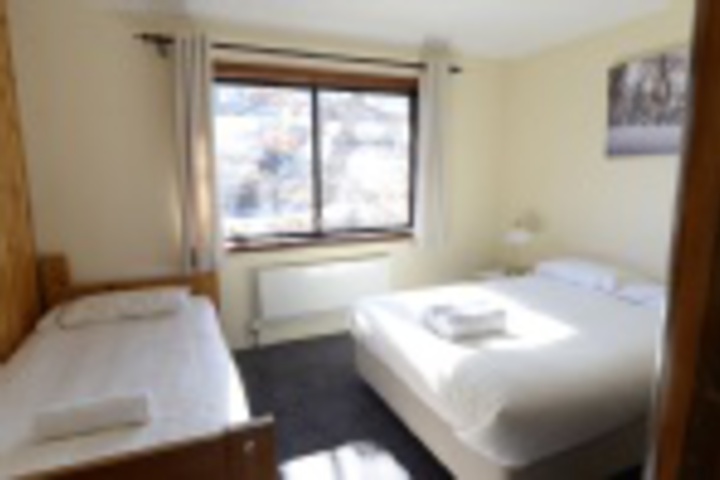 Room 410 of 693