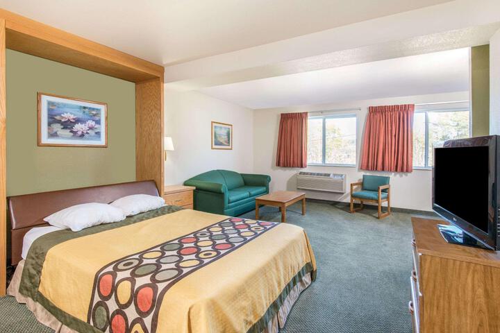 1 King Bed (3 of 10)