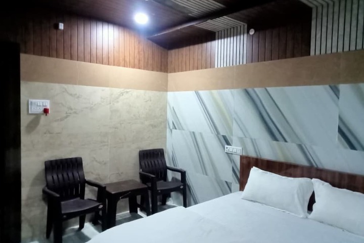 Room 13 of 33