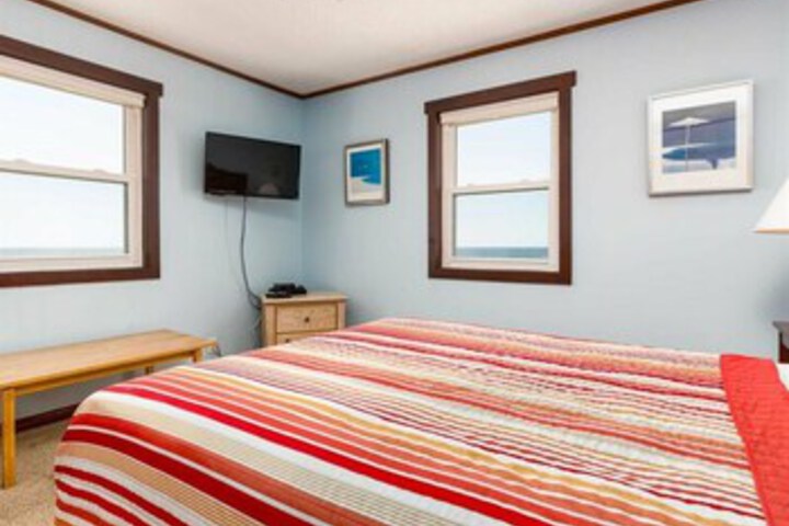 Room 27 of 32