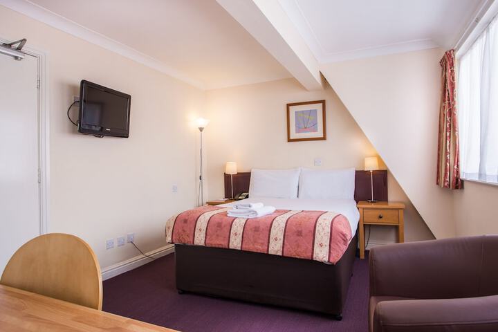 Room 16 of 38