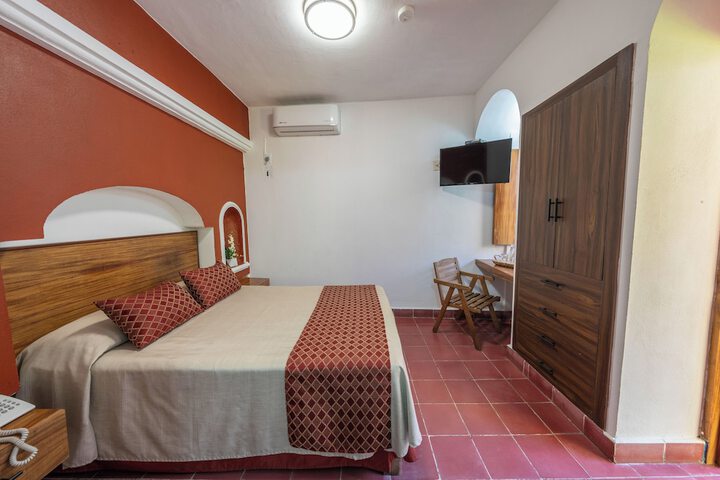 Room 26 of 103
