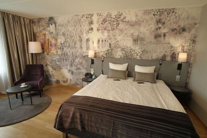 Room 33 of 92
