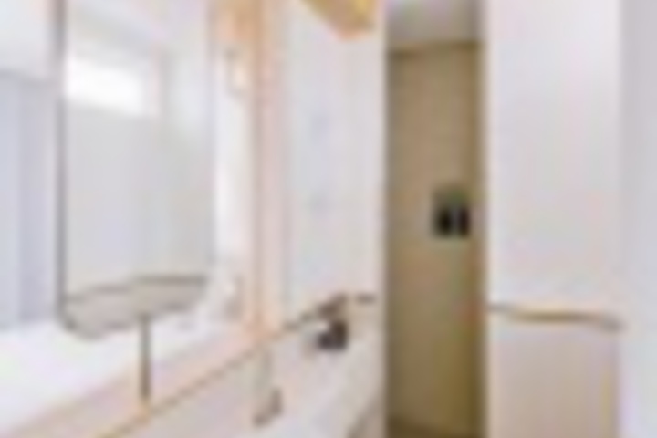 Room 327 of 672