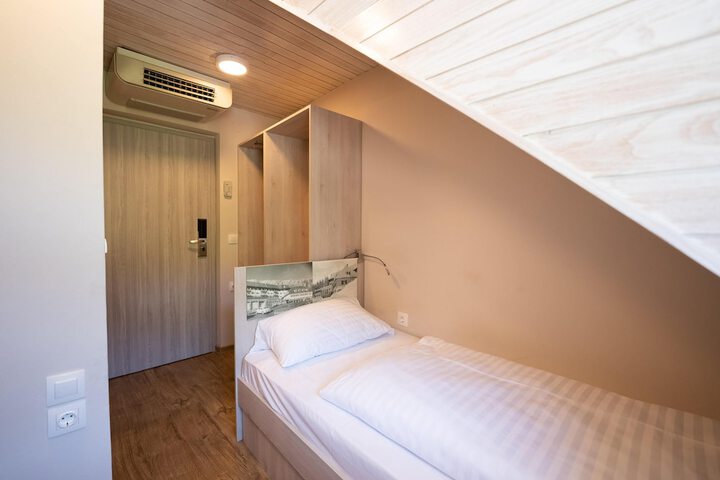 Room 48 of 138