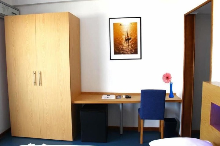 Room 15 of 40