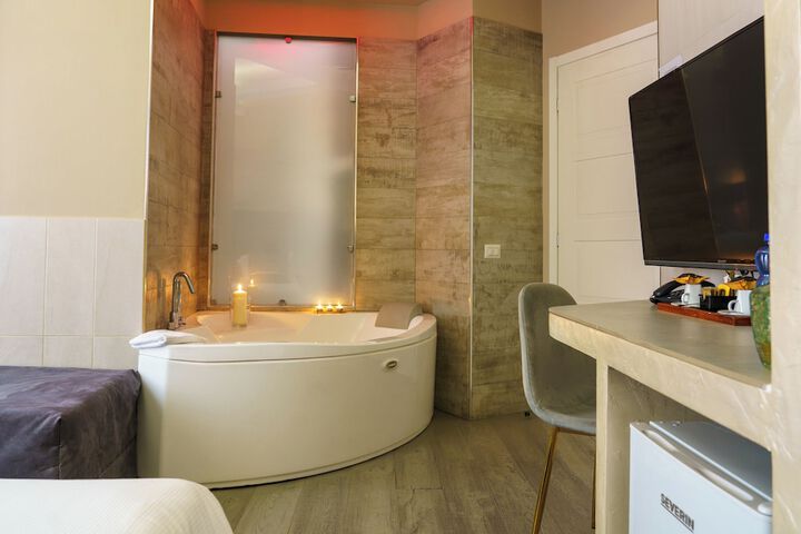 Jetted tub
