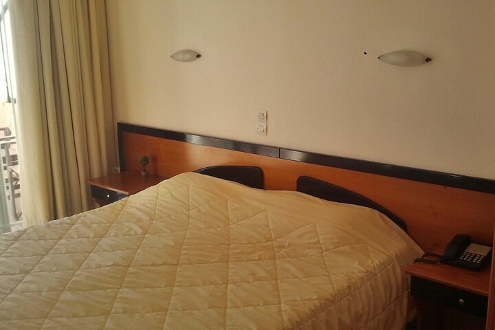 Room 8 of 40