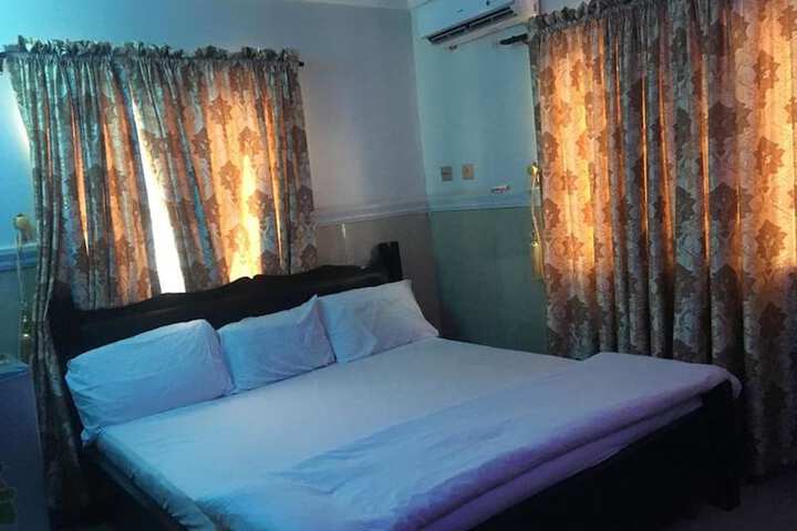 Room 6 of 17