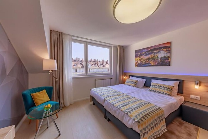 Room 4 of 66