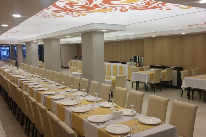Dining 17 of 23