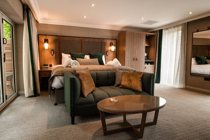 Room 10 of 38
